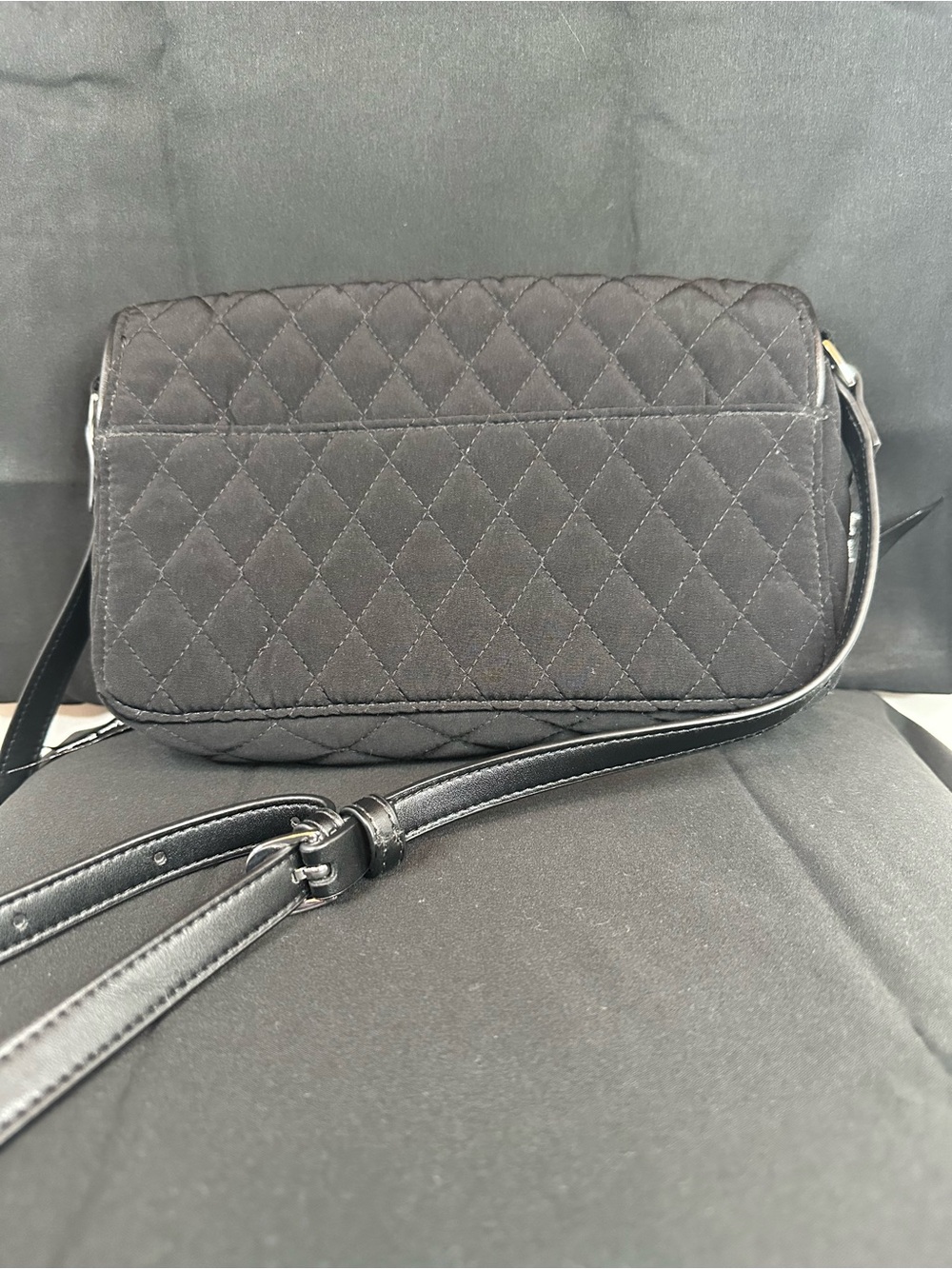 Vera Bradley Black Quilted Crossbody Bag with Logo Medallion, NWT, 9x6ins - Picture 7 of 8